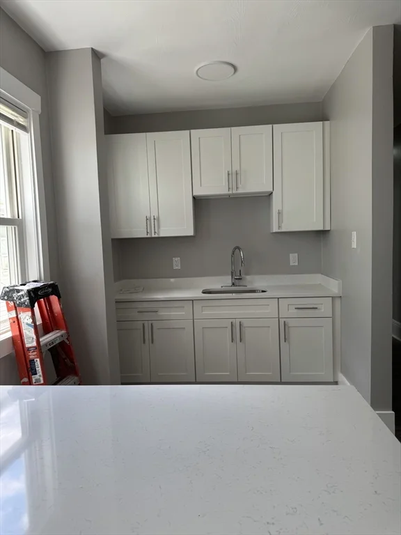 4 bed, 1 bath apartment for rent at 7 Woodward Park St Unit 3, Roxbury — photo 11 of 21