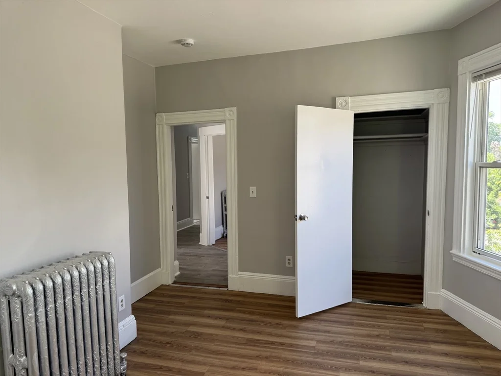 4 bed, 1 bath apartment for rent at 7 Woodward Park St Unit 3, Roxbury — photo 6 of 21
