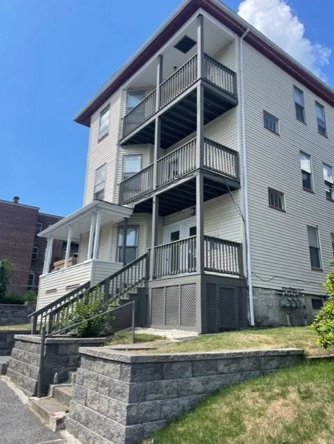 3 bed, 1 bath apartment for rent at 7 Wyman Unit 3, Worcester — photo 2 of 14