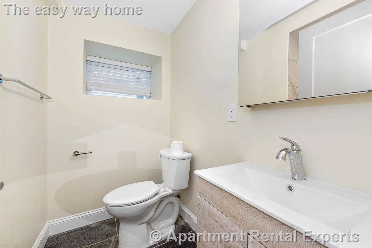 5 bed, 4+ bath apartment for rent at 70 Stanley Ave Unit 1, Tufts — photo 7 of 25