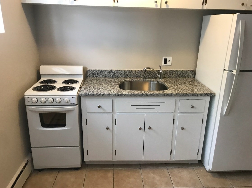 1 bed, 1 bath apartment for rent at 70-80 Harvard St Unit 1, Banks Square — photo 2 of 10