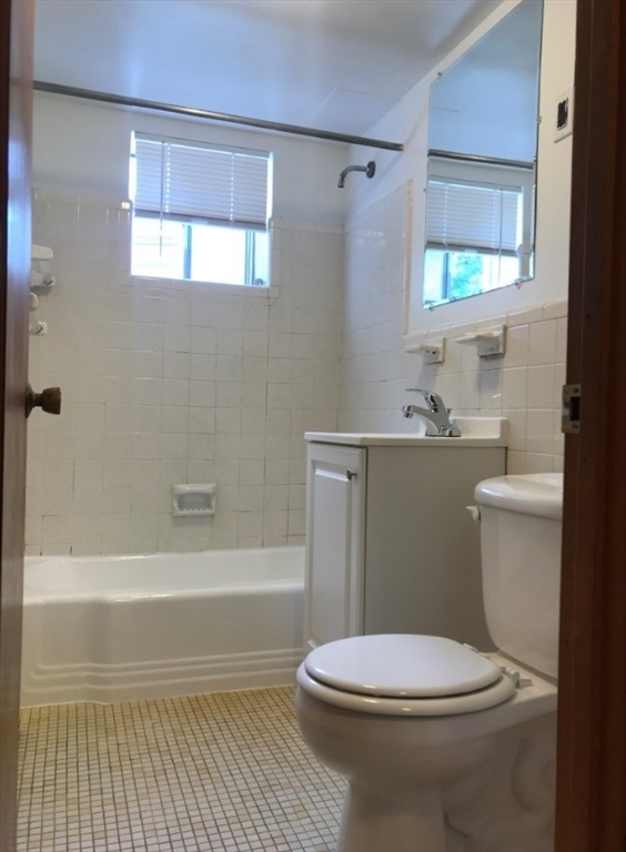 1 bed, 1 bath apartment for rent at 70-80 Harvard St Unit 1, Banks Square — photo 10 of 10