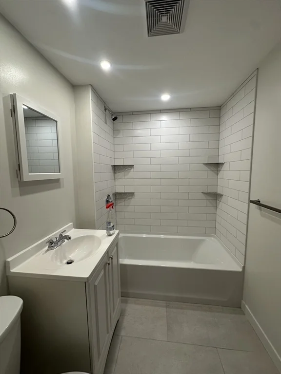 3 bed, 1 bath apartment for rent at 70 Adams St Unit 70, Norwood — photo 4 of 31