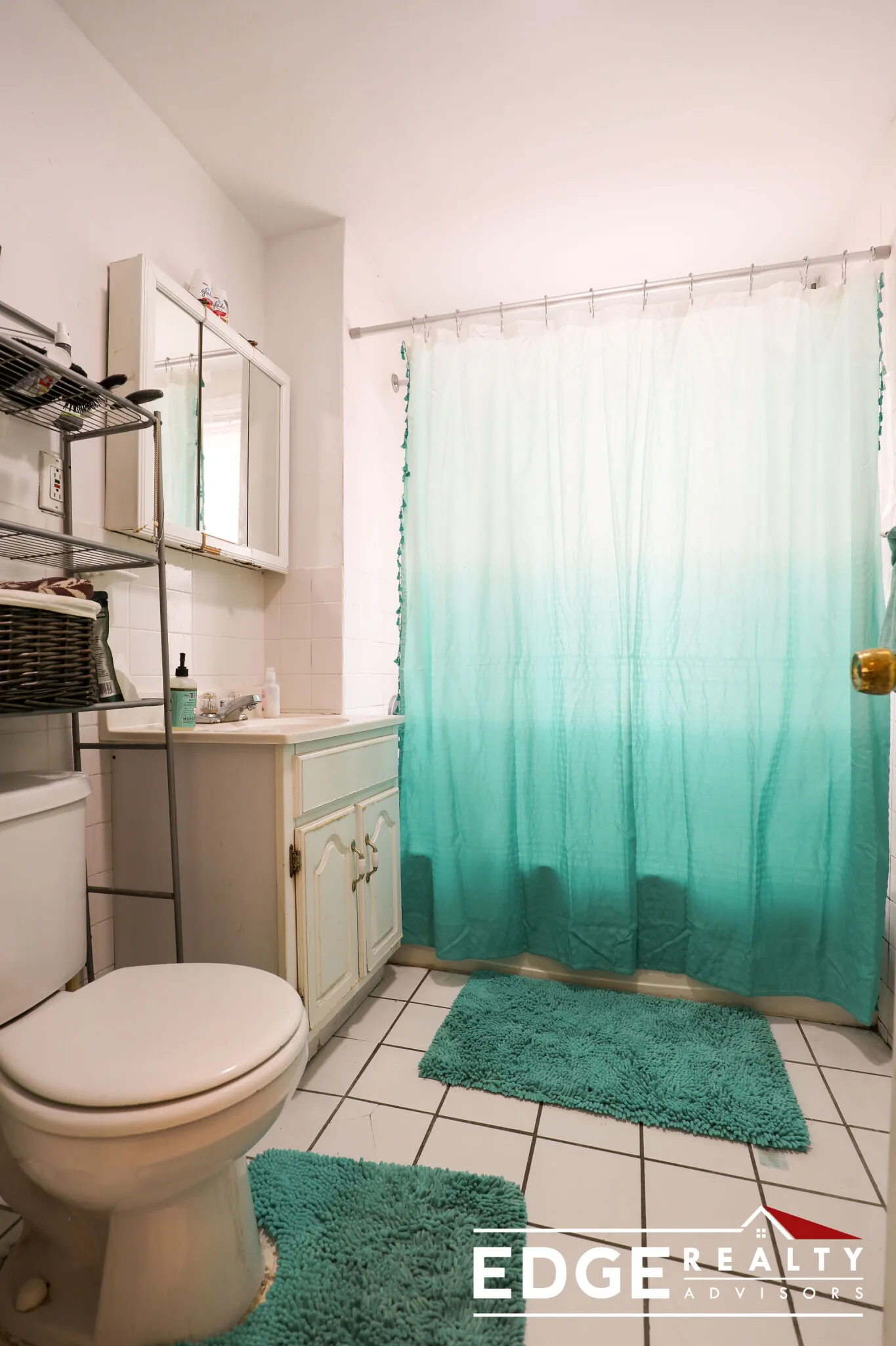 3 bed, 1 bath apartment for rent at 70 Antwerp St Unit 1, Brighton — photo 5 of 10