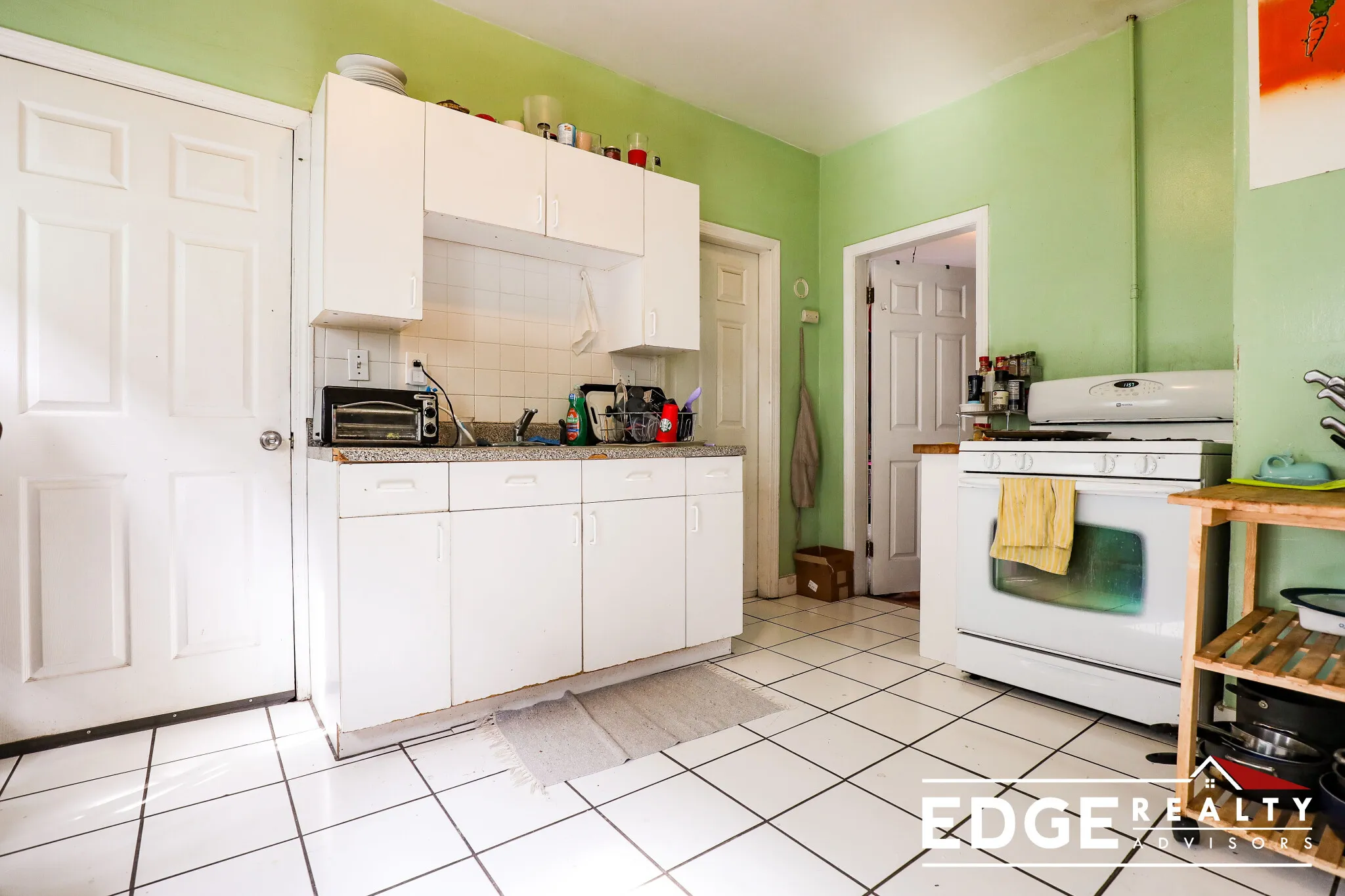 3 bed, 1 bath apartment for rent at 70 Antwerp St Unit 1, Brighton — photo 2 of 10