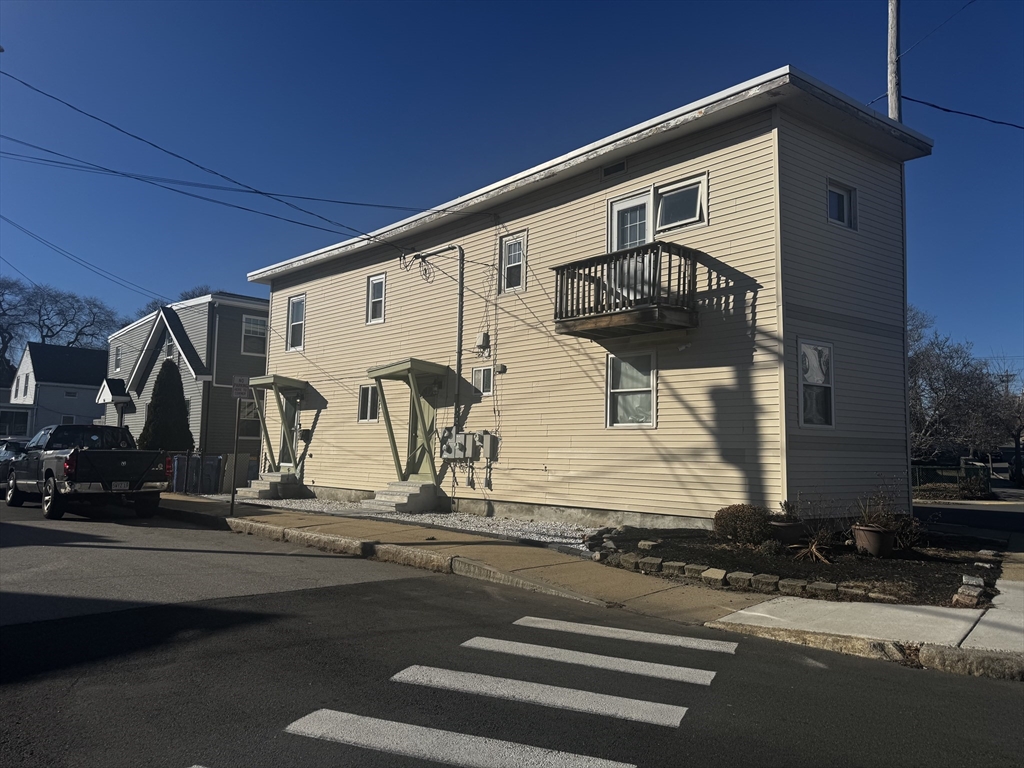 1 bed, 1 bath apartment for rent at 70 Beach Rd Unit 2, Winthrop — photo 1 of 3