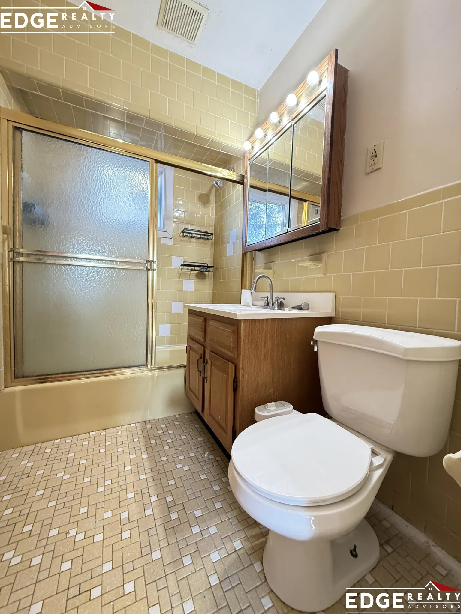 3 bed, 1 bath apartment for rent at 70 Beechcroft St Unit 3, Brighton — photo 2 of 8
