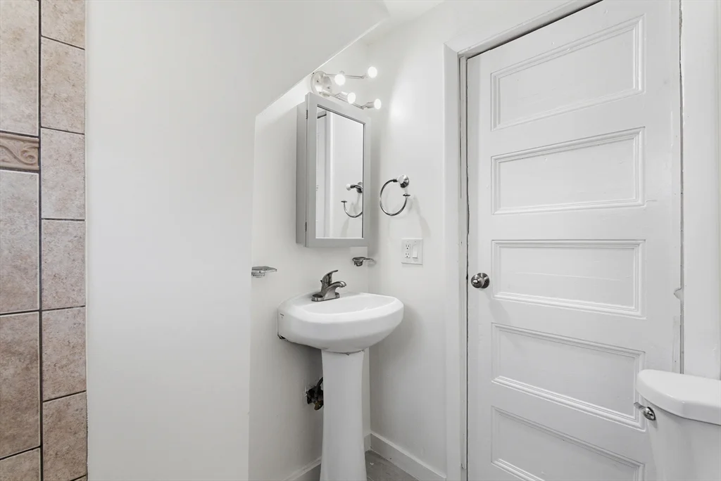 2 bed, 1 bath apartment for rent at 70 Bellevue St Unit 3, Dorchester — photo 13 of 15