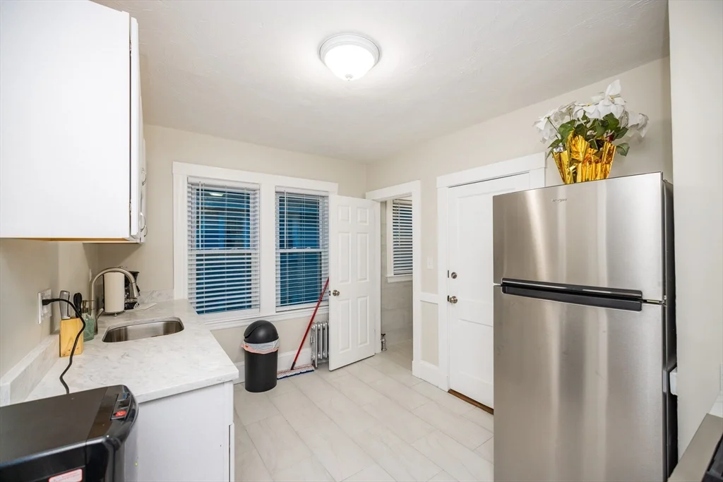 3 bed, 1.5 bath apartment for rent at 70 Belmont St Unit 2, Watertown — photo 2 of 16
