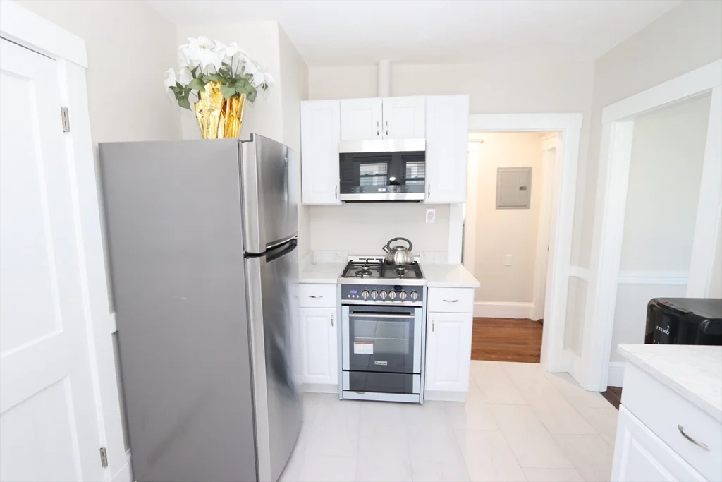 3 bed, 1 bath apartment for rent at 70 Belmont St Unit 72, Watertown — photo 9 of 25
