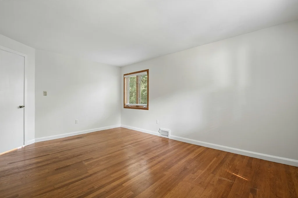 3 bed, 1 bath apartment for rent at 70 Botsford Rd, Chestnut Hill — photo 24 of 30