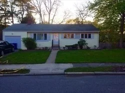 3 bed, 1 bath apartment for rent at 70 Botsford Rd, Chestnut Hill