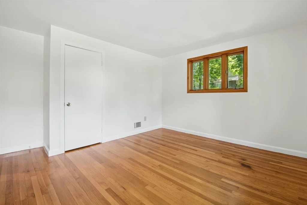 3 bed, 1 bath apartment for rent at 70 Botsford Rd, Chestnut Hill — photo 21 of 30
