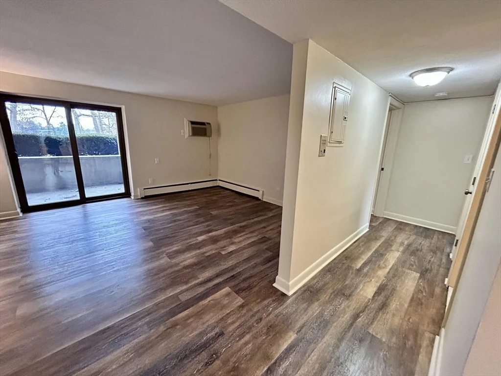 2 bed, 1 bath apartment for rent at 70 C Charles River Rd Unit 70 C, Waltham — photo 3 of 28