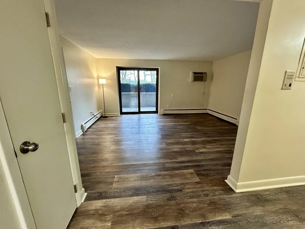 2 bed, 1 bath apartment for rent at 70 C Charles River Rd Unit 70 C, Waltham — photo 8 of 28