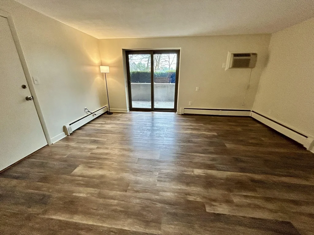 2 bed, 1 bath apartment for rent at 70 C Charles River Rd Unit 70 C, Waltham — photo 5 of 28