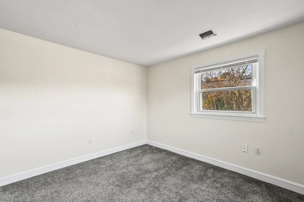 3 bed, 1 bath apartment for rent at 70 Cambridge Rd Unit 1, Woburn — photo 20 of 23