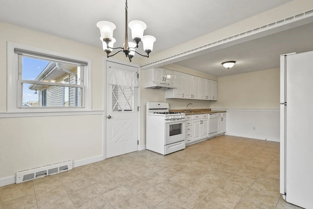 3 bed, 1 bath apartment for rent at 70 Cambridge Rd Unit 1, Woburn — photo 10 of 23