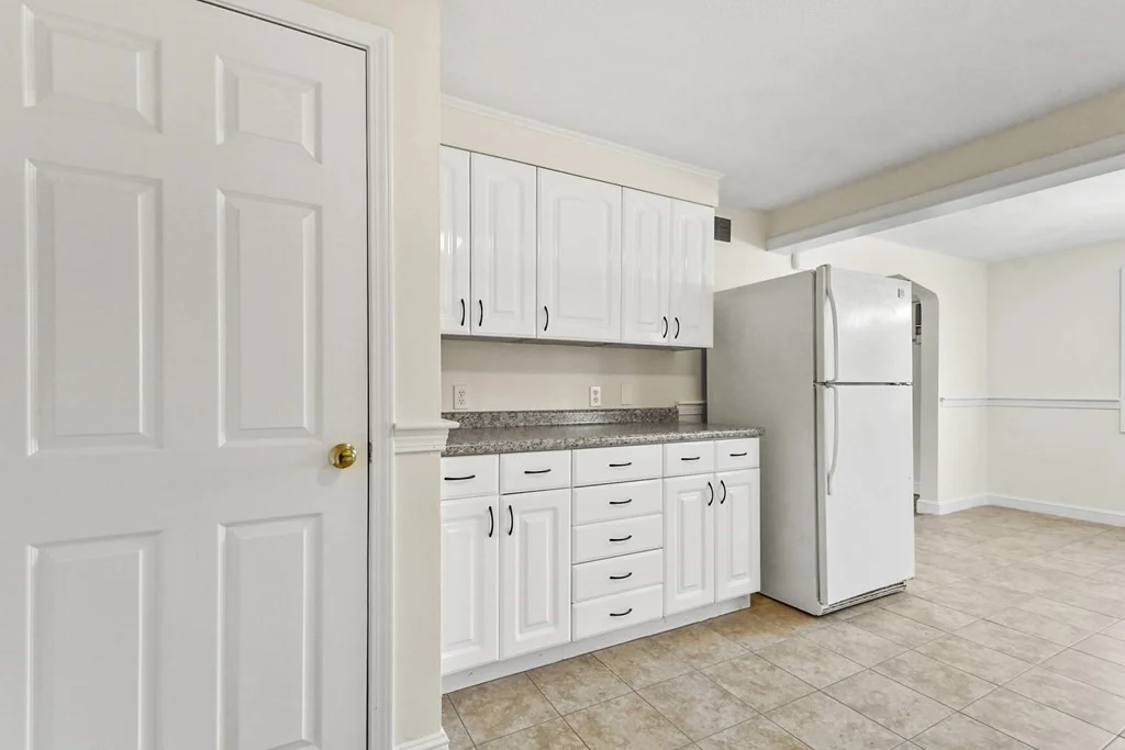 3 bed, 1 bath apartment for rent at 70 Cambridge Rd Unit 1, Woburn — photo 14 of 23