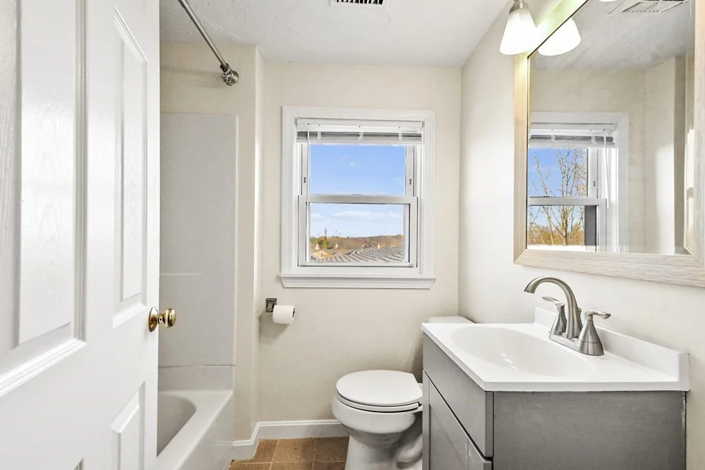3 bed, 1 bath apartment for rent at 70 Cambridge Rd Unit 1, Woburn — photo 15 of 23