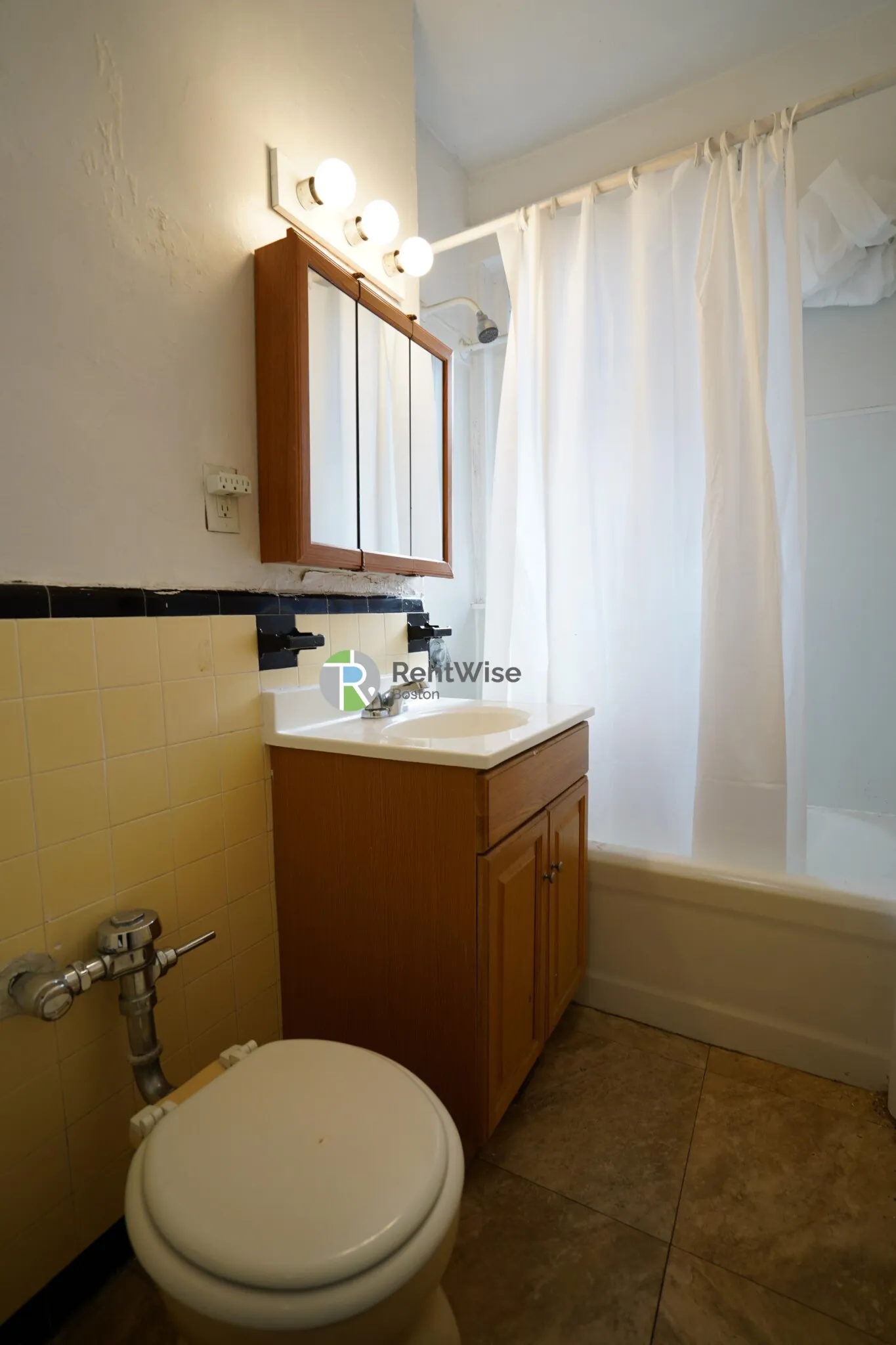 1 bed, 1 bath apartment for rent at 70 Chiswick Rd Unit 12, Brighton — photo 12 of 21