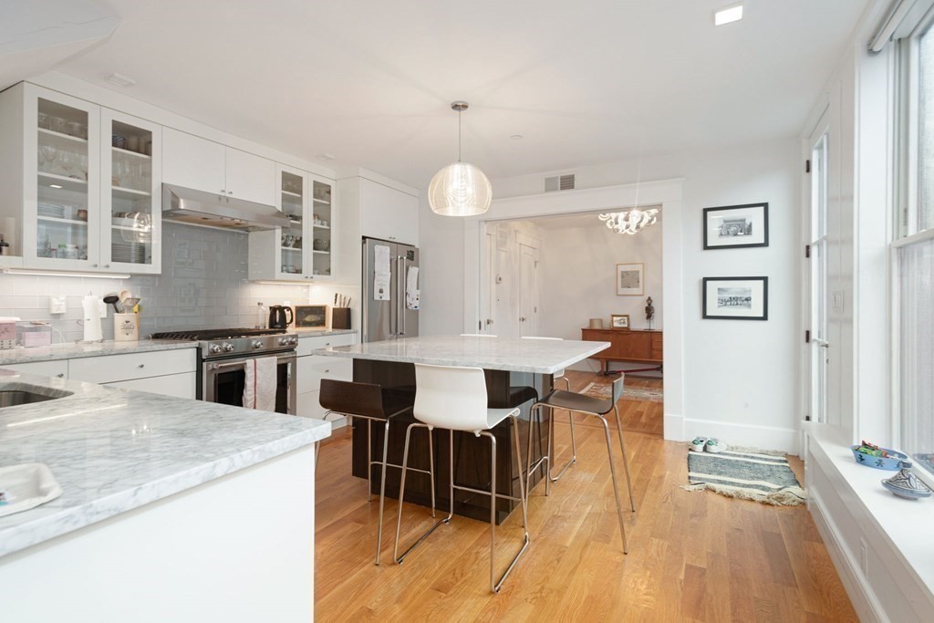 4 bed, 4 bath apartment for rent at 70 Craigie St Unit 1, Spring Hill — photo 4 of 19