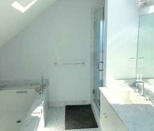 4 bed, 4 bath apartment for rent at 70 Craigie St Unit 1, Spring Hill — photo 14 of 19
