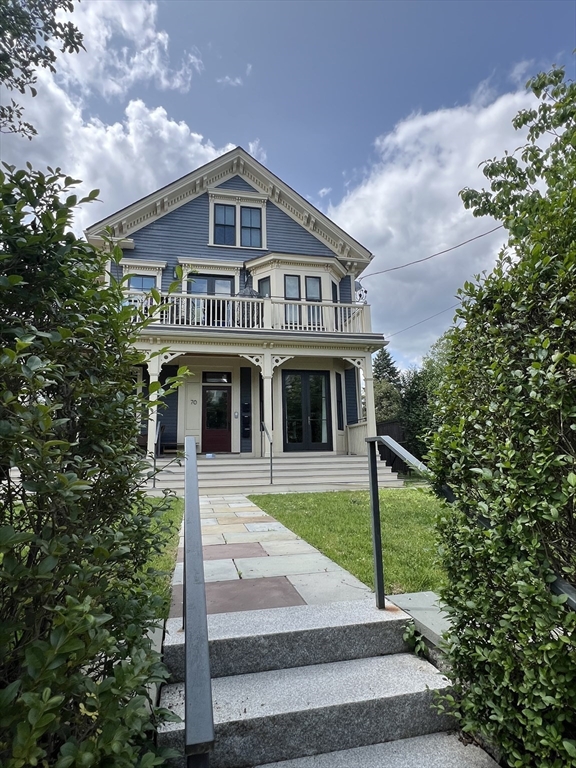 4 bed, 4 bath apartment for rent at 70 Craigie St Unit 1, Spring Hill — photo 1 of 19