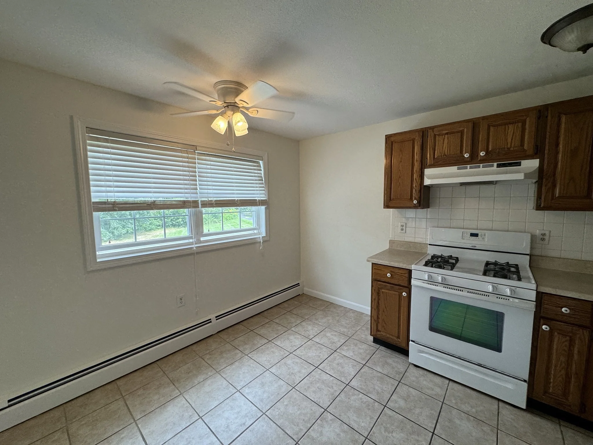 2 bed, 1 bath apartment for rent at 70 Edgelawn Ave Unit 4, North Andover — photo 9 of 19