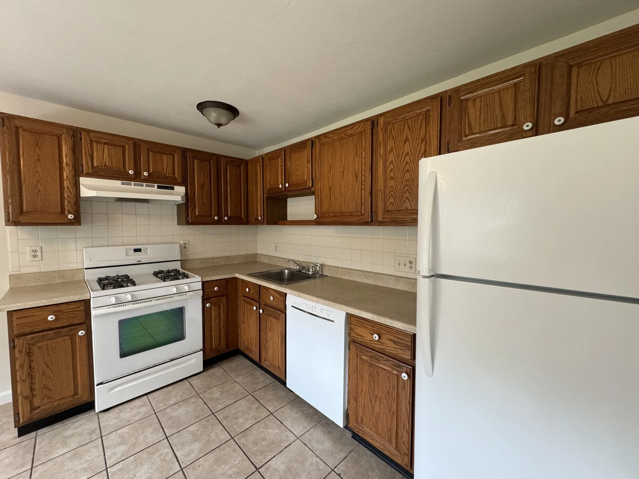 2 bed, 1 bath apartment for rent at 70 Edgelawn Ave Unit 4, North Andover — photo 7 of 19