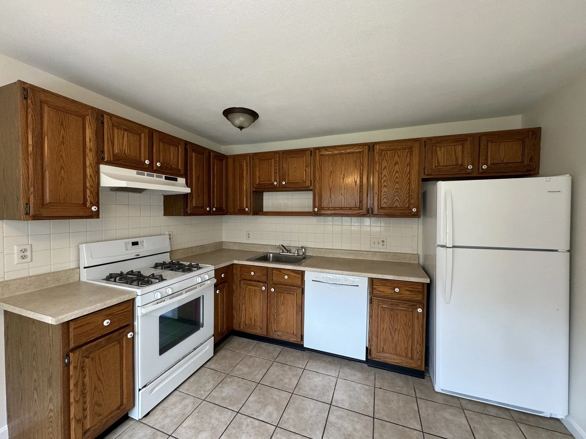 2 bed, 1 bath apartment for rent at 70 Edgelawn Ave Unit 4, North Andover — photo 8 of 19