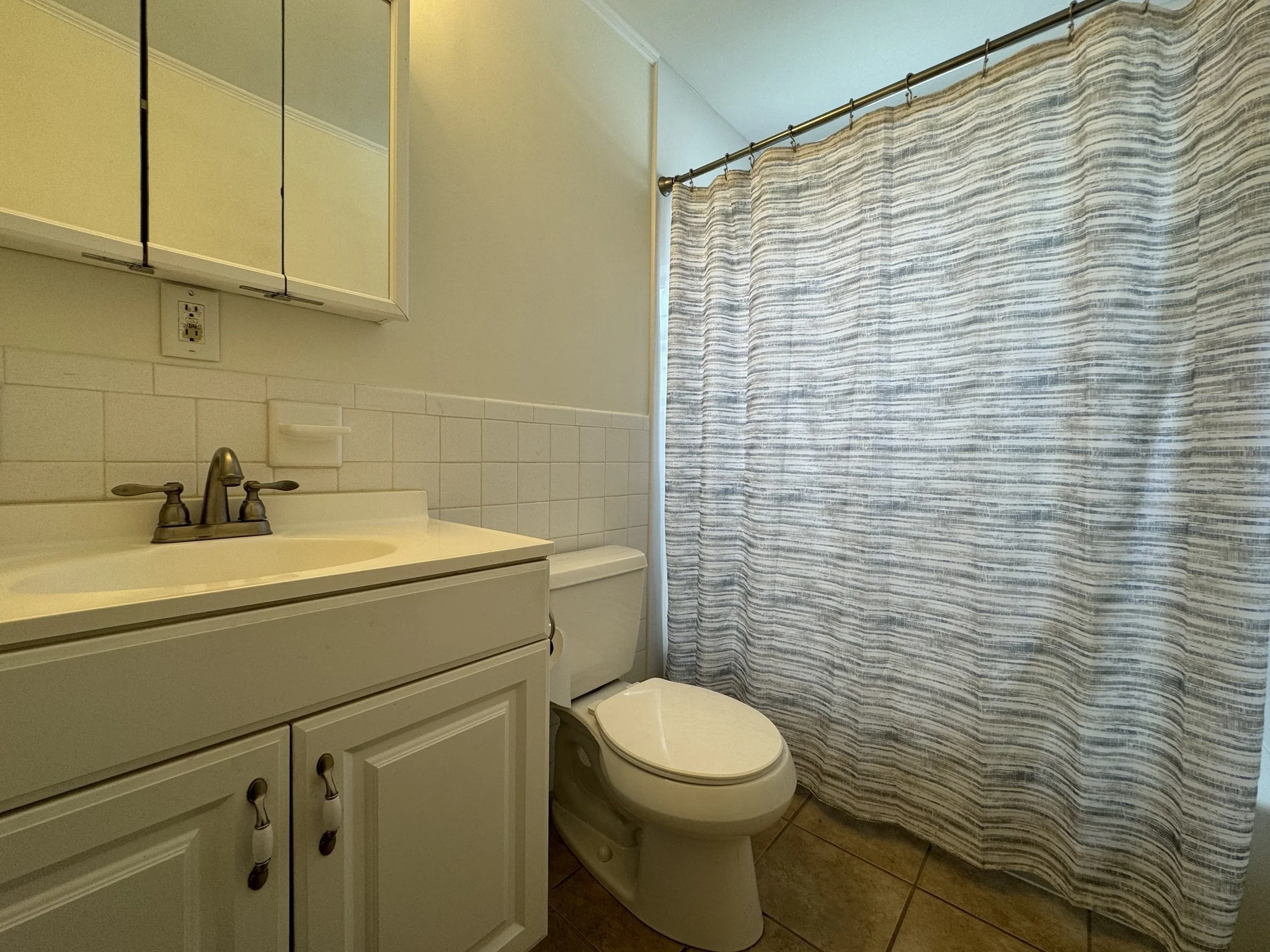 2 bed, 1 bath apartment for rent at 70 Edgelawn Ave Unit 4, North Andover — photo 18 of 19