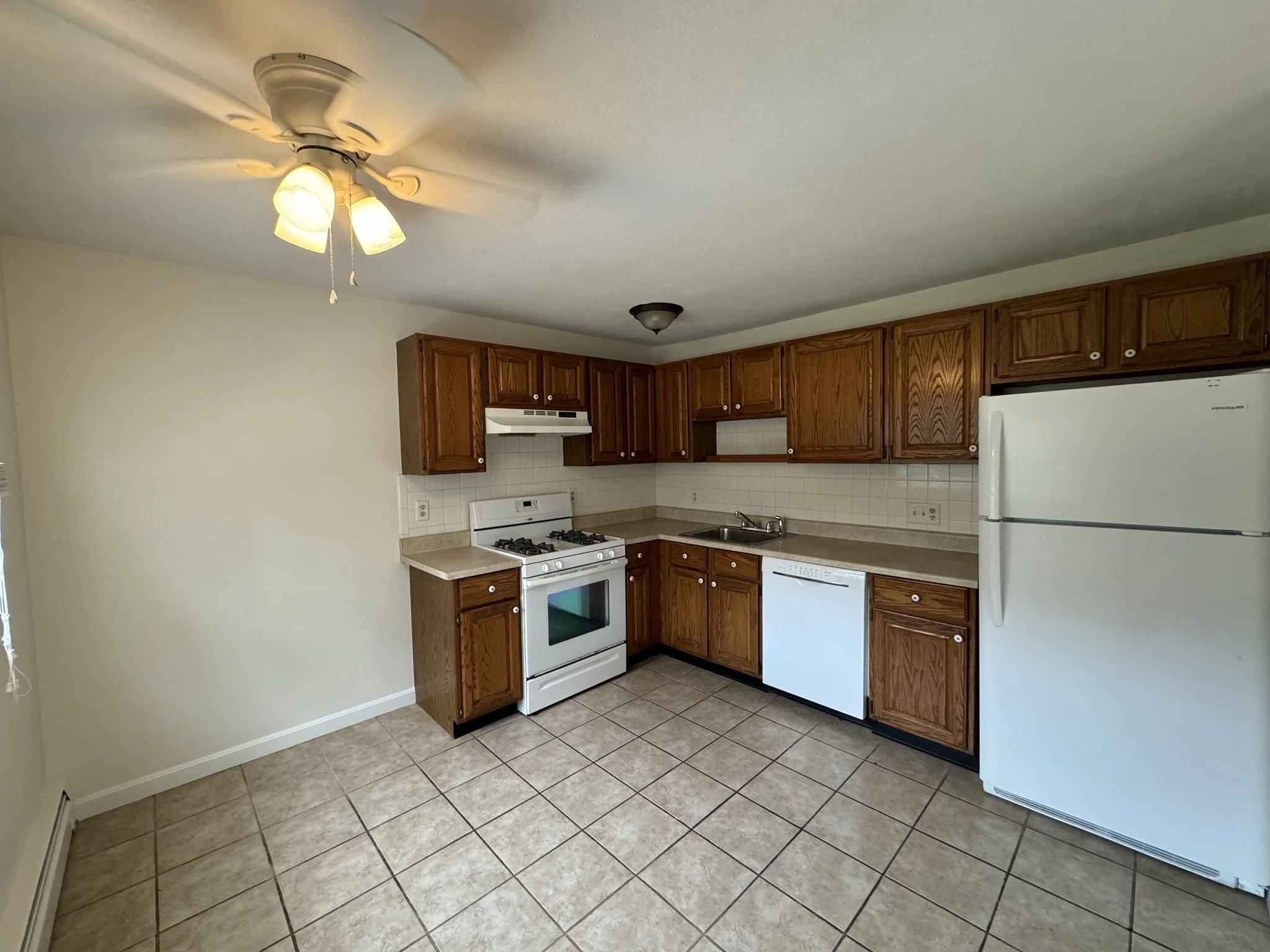 2 bed, 1 bath apartment for rent at 70 Edgelawn Ave Unit 4, North Andover — photo 6 of 19