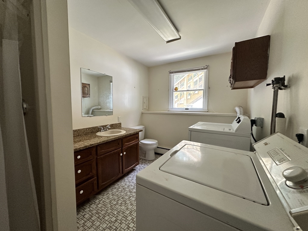 3 bed, 2 bath apartment for rent at 70 Edgemoor Unit 70, Wellesley — photo 16 of 17