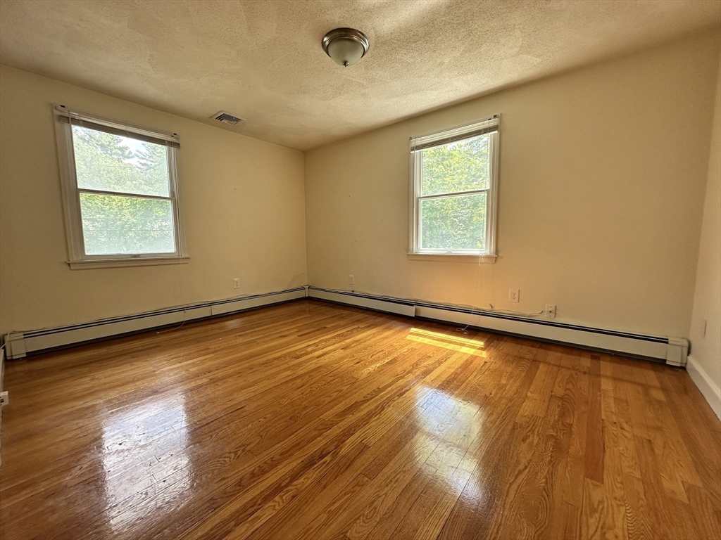 3 bed, 2 bath apartment for rent at 70 Edgemoor Unit 70, Wellesley — photo 11 of 17