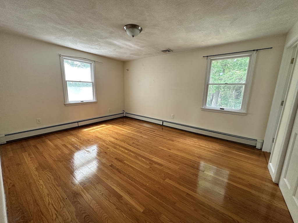 3 bed, 2 bath apartment for rent at 70 Edgemoor Unit 70, Wellesley — photo 10 of 17