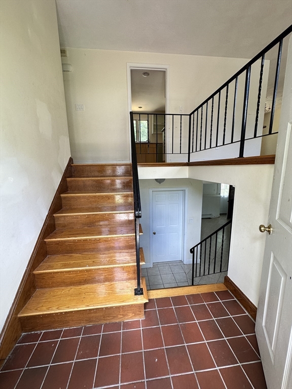 3 bed, 2 bath apartment for rent at 70 Edgemoor Unit 70, Wellesley — photo 2 of 17