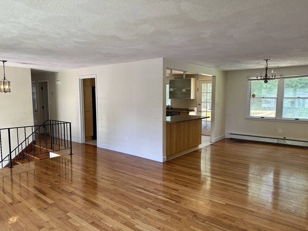 3 bed, 2 bath apartment for rent at 70 Edgemoor Unit 70, Wellesley — photo 7 of 17