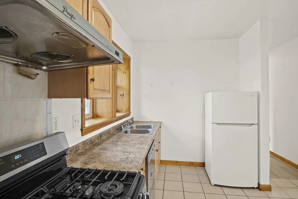 3 bed, 2 bath apartment for rent at 70 Empire St Unit 1, Allston — photo 22 of 31