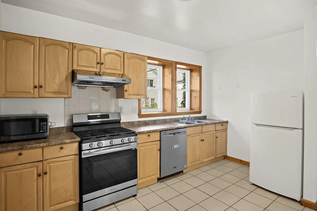 3 bed, 2 bath apartment for rent at 70 Empire St Unit 1, Allston — photo 21 of 31