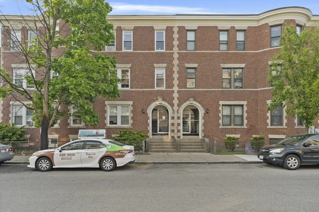 3 bed, 2 bath apartment for rent at 70 Empire St Unit 1, Allston — photo 3 of 31