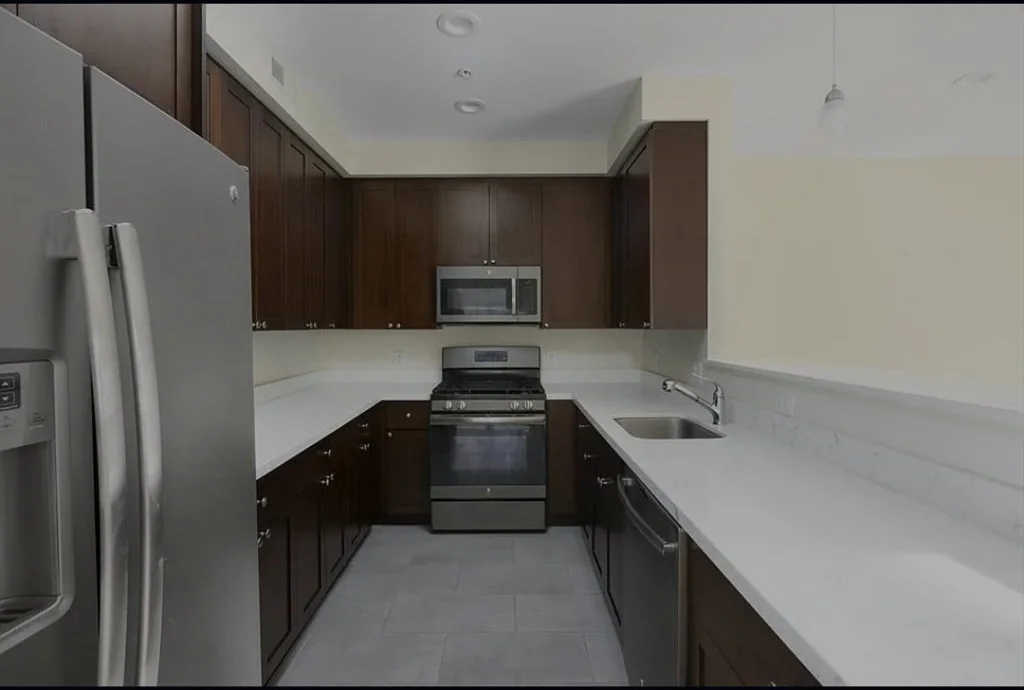 3 bed, 2 bath apartment for rent at 70 Endicott St Unit 506, Norwood — photo 3 of 17