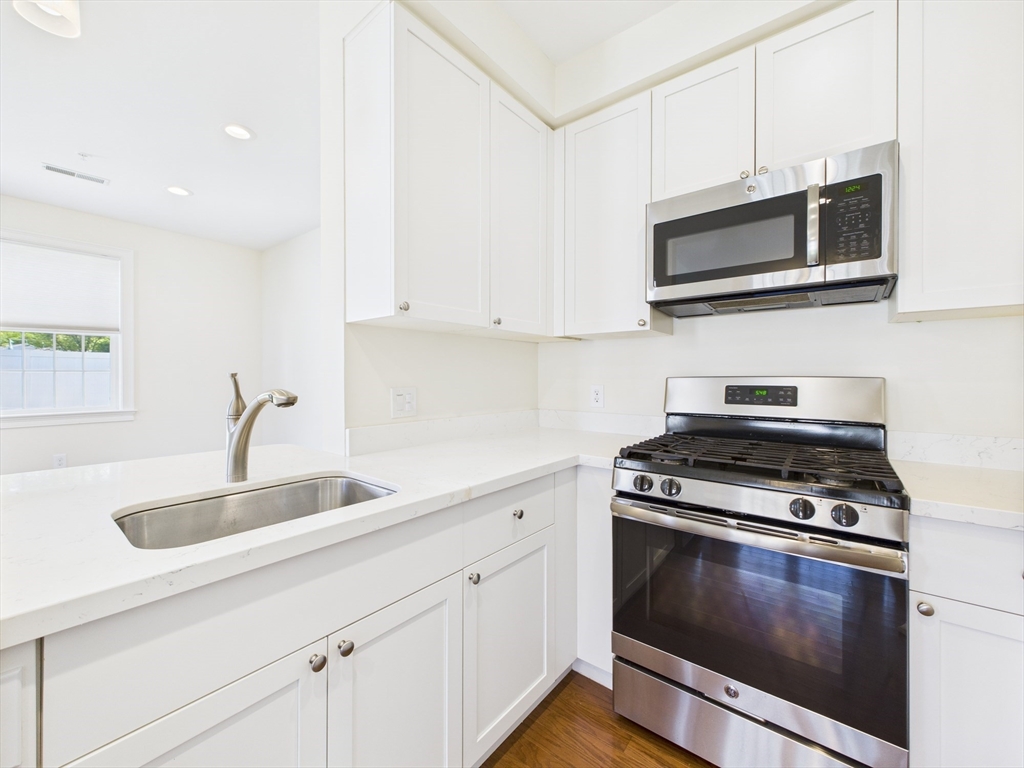 3 bed, 2 bath apartment for rent at 70 Endicott Unit 601, Norwood — photo 3 of 27