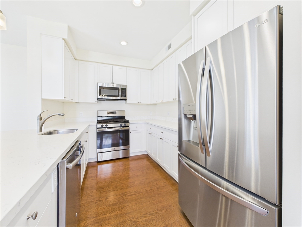 3 bed, 2 bath apartment for rent at 70 Endicott Unit 601, Norwood — photo 2 of 27