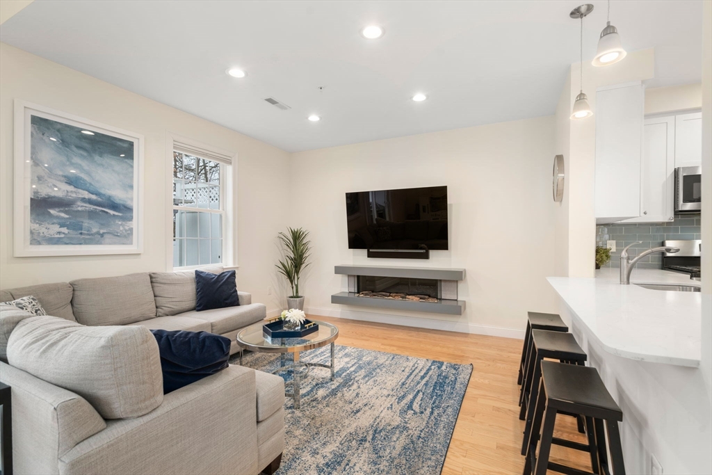 3 bed, 2 bath apartment for rent at 70 Endicott Unit 901, Norwood — photo 5 of 12