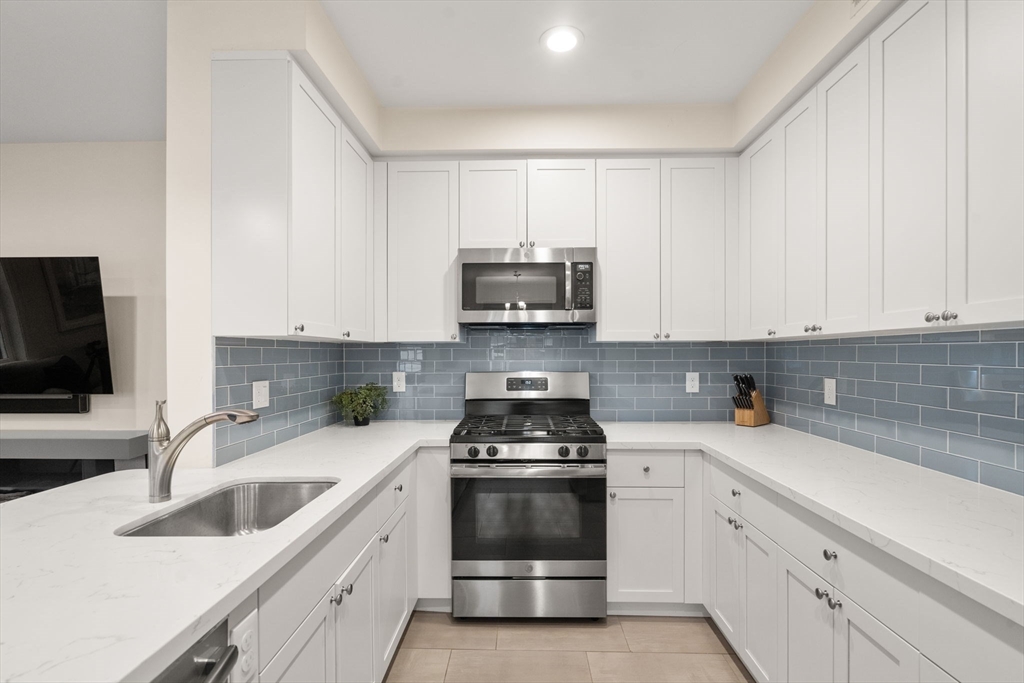 3 bed, 2 bath apartment for rent at 70 Endicott Unit 901, Norwood — photo 2 of 12