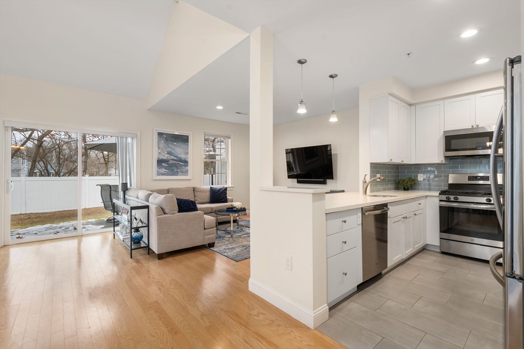 3 bed, 2 bath apartment for rent at 70 Endicott Unit 901, Norwood — photo 3 of 12
