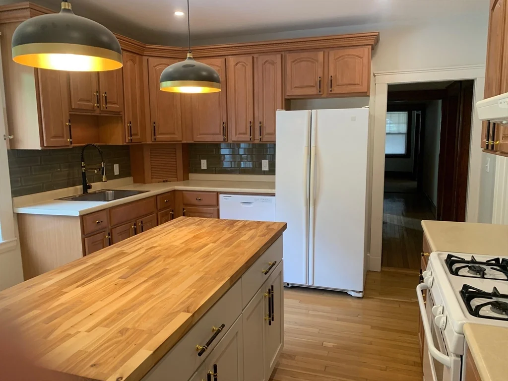 4 bed, 1 bath apartment for rent at 70 Harvest St Unit 1, Dorchester — photo 2 of 11