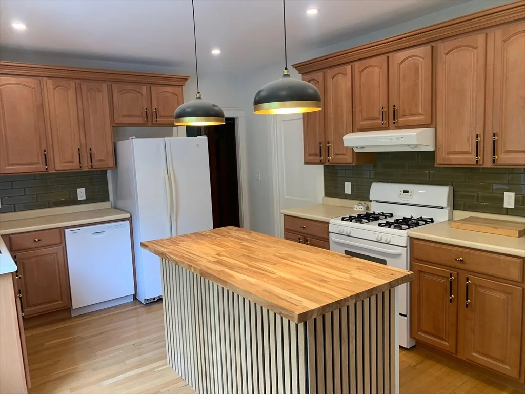 4 bed, 1 bath apartment for rent at 70 Harvest St Unit 1, Dorchester — photo 1 of 11