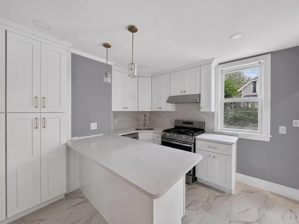 5 bed, 2 bath apartment for rent at 70 Holbrook Ave Unit R, Braintree — photo 2 of 20